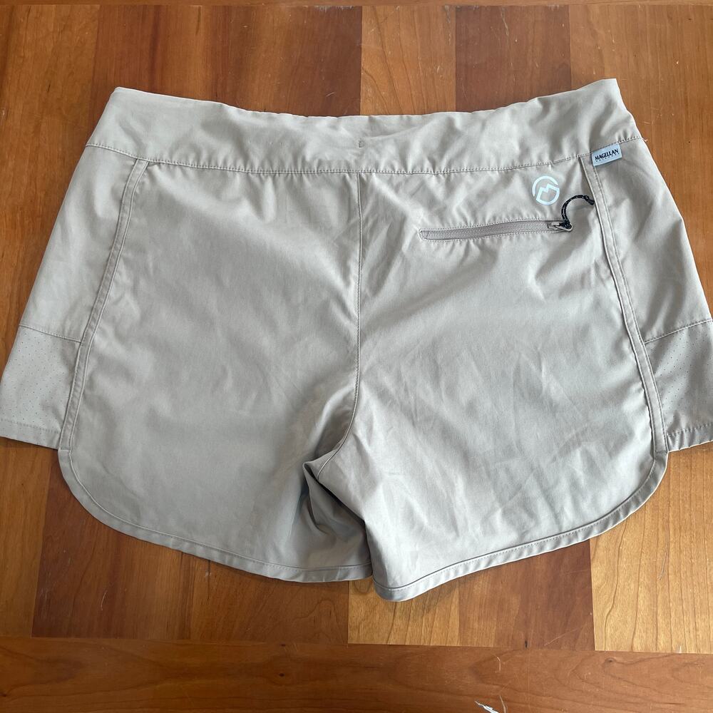 Magellan Outdoors Fish Gear Shorts XL Water Repellent Fishing Athletic Beige - Picture 2 of 10